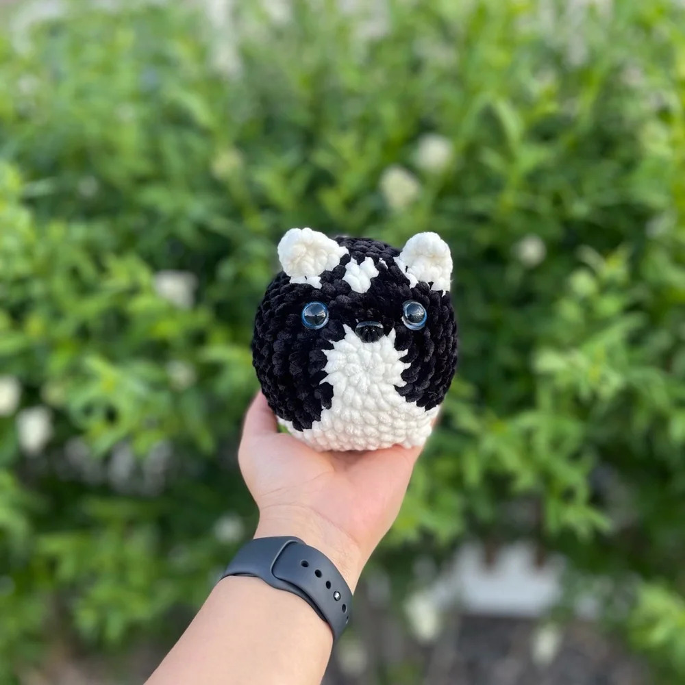 Crocheted black and white Husky